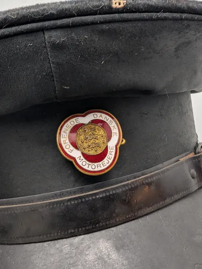 Forenede Danske Motorejere (FDM) Chufør kasket med emaljeemblem