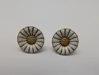 Georg Jensen Daisy Ørestikker i Forgyldt Sølv med Hvid Emalje