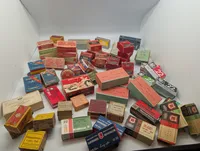 Stor samling af antikke og vintage ammunitionsæsker fra diverse producenter Tomme 