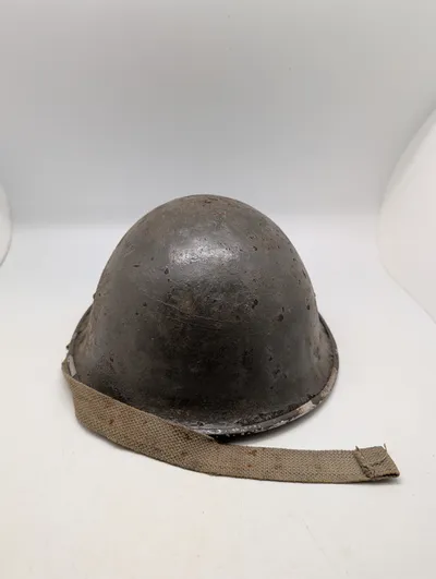 Britisk Mk III 'Turtle' stålhjelm med hagerem WW2 