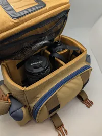 Nikon F70 SLR-kamerasæt med Tamron-objektiv, Sunpak-flash og taske