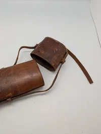 Antik læderetui til kikkert eller instrument med bærerem