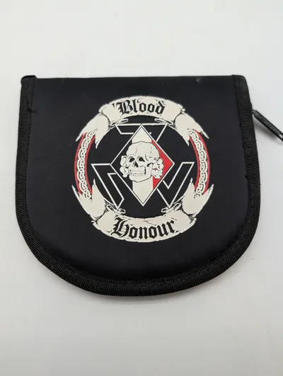 Blood & Honour CD-taske med Totenkopf-motiv