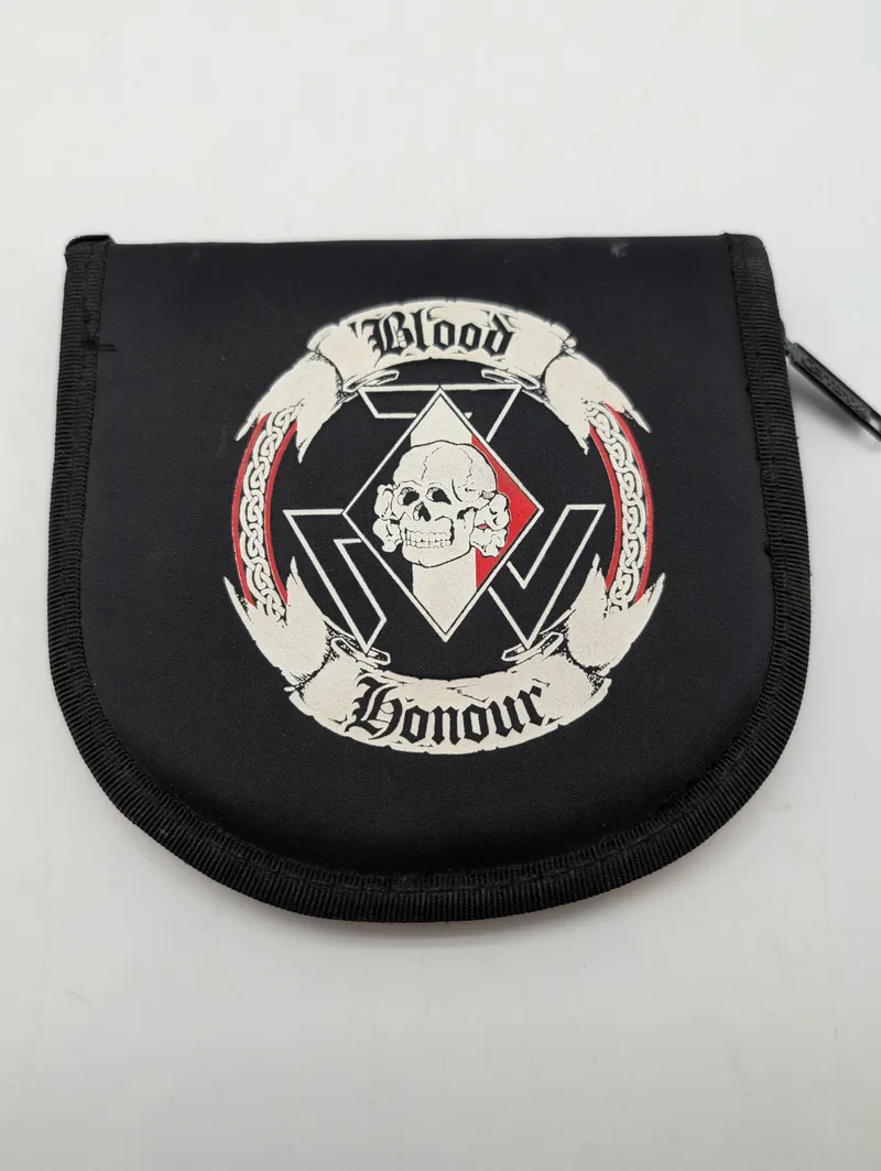 Blood & Honour CD-taske med Totenkopf-motiv