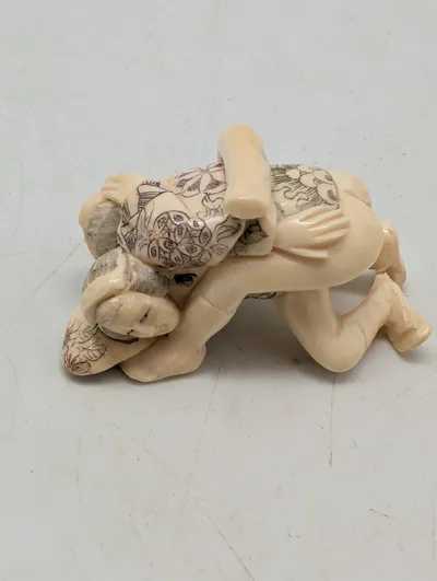 Antik JAPANESE HAND CARVED EROTIC NETSUKE FIGURES EDO / MEIJI PERIODE
