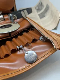 Vintage Ames lægetaske med diagnostiske instrumenter