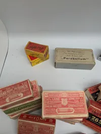 Stor samling af antikke og vintage ammunitionsæsker fra diverse producenter Tomme 