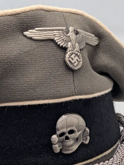 Tysk WWII Waffen-SS Officer Visirhue med Totenkopf og Ørn, efter 45 
