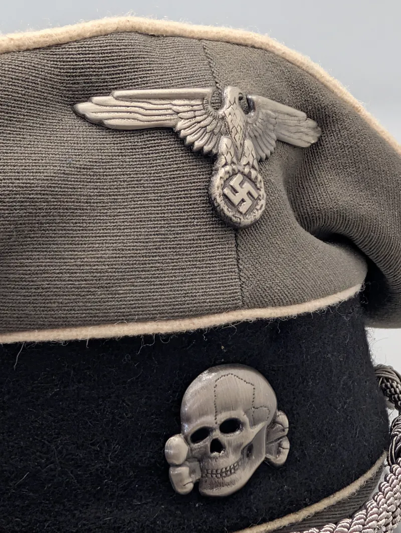 Tysk WWII Waffen-SS Officer Visirhue med Totenkopf og Ørn, efter 45 