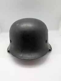 Tysk M42 Stålhjelm fra 2. Verdenskrig i Sort Finish