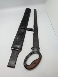 Tysk WWII Pioner-håndsav med læderskede, mærket 'fuq 1944'