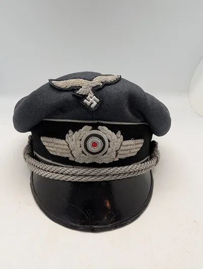 Tysk Luftwaffe Officerskasket med Broderet Ørn og Kokarde, Fantastisk form 