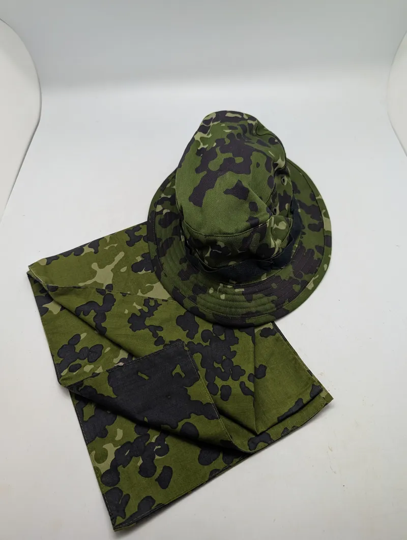 Dansk M/84 Camouflage Boonie Hat og støvklæde 