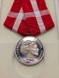 Dansk Margrethe II Belønningsmedalje i sølv med original æske
