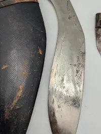 Indisk Gurkha Kukri kniv med to småknive og læderskede