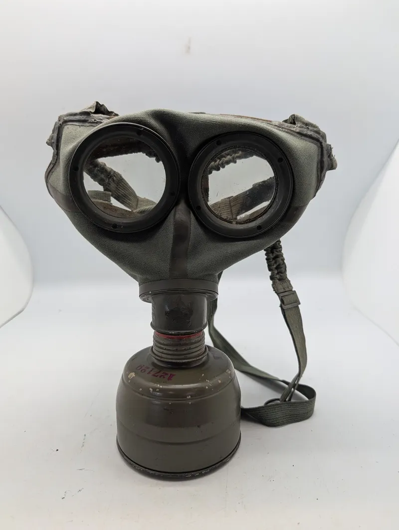 Tysk Gasmaske Model GM30 med Filter, dateret 1938, mint stand 