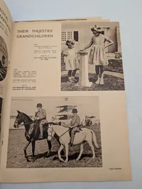 Samling af britiske kongelige memorabilia, herunder 1935 Royal Jubilee souvenir