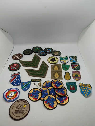 Samling af danske Hjemmeværnsmærker og militære distinktioner