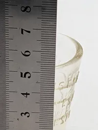 Antikt medicinglas i klart glas med måleenheder