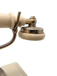 KTAS D08 bordtelefon fra Kongehuset nærmere bestemt Gråsteen slot  i hvid bakelit med forgyldte detaljer