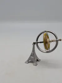 Vintage Tedco Gyroskop og Miniature Eiffeltårn i Metal