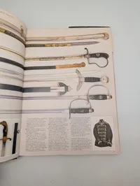 Samling af tre militærhistoriske bøger om våben og militaria