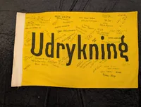 Dansk 'Udrykning' gul flag med autografer