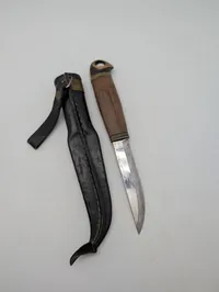 Iisakki Järvenpää Finsk Puukko Kniv med Læderskede