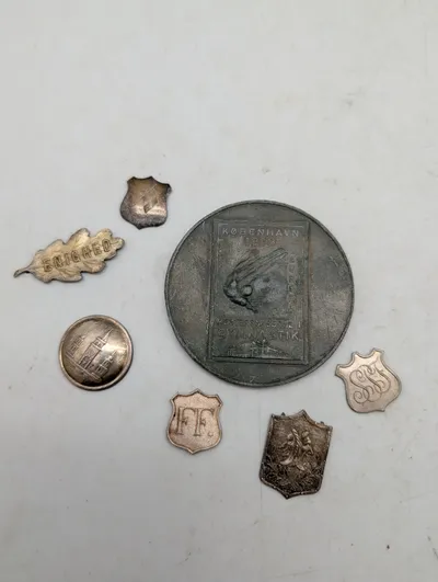 Samling af danske medaljer og emblemer, herunder København 1959