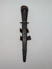 WWII British Fairbairn-Sykes 3rd Pattern Commando Dagger with Scabbard tilhørt Holger Danske modstandsmanden Erling Reck-Magnussen ( “Gustav” fra HD-IIIs 5-mandsråd)