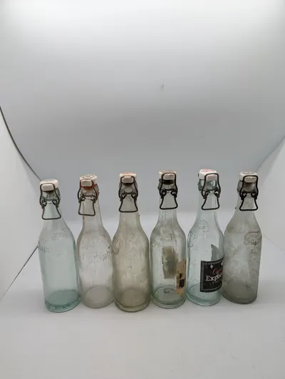 Samling af 6 antikke ølflasker med patentprop fra Tuborg og Carlsberg