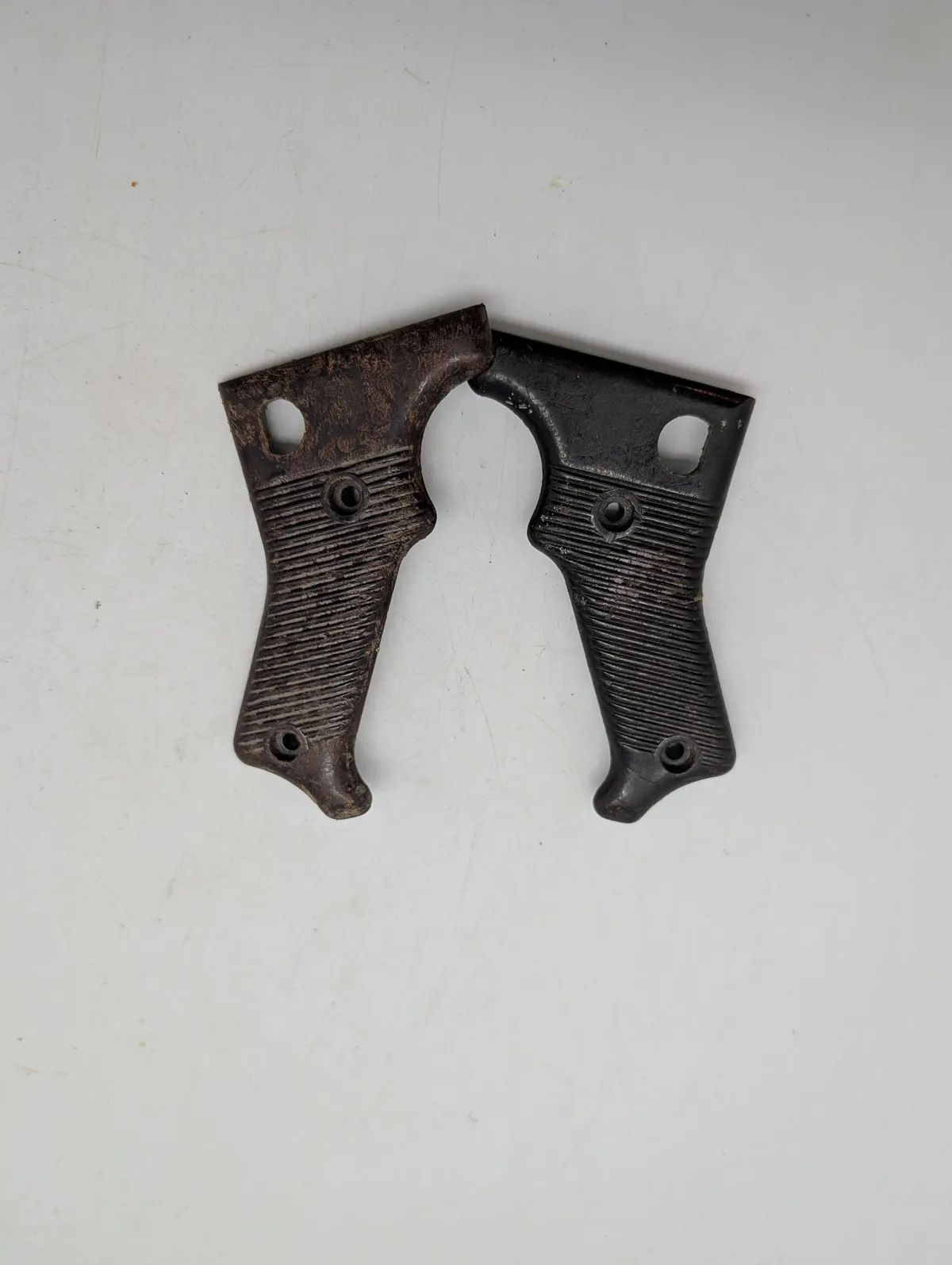 MG 62  Bakelit Pistolskæfte Sæt