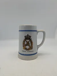 Hærens Kampskole stentøjskrus med militært emblem