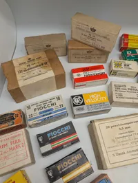Stor samling af vintage ammunitions æsker tomme  fra diverse producenter