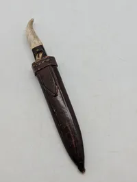 Skandinavisk Tollekniv med Antler-greb og Læderskede