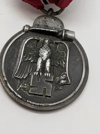 Tysk Østfrontsmedalje (Winterschlacht im Osten 1941/42) med bånd