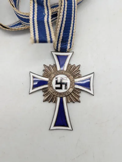 Tysk Moderskors (Mutterkreuz) i Sølv med originalt bånd