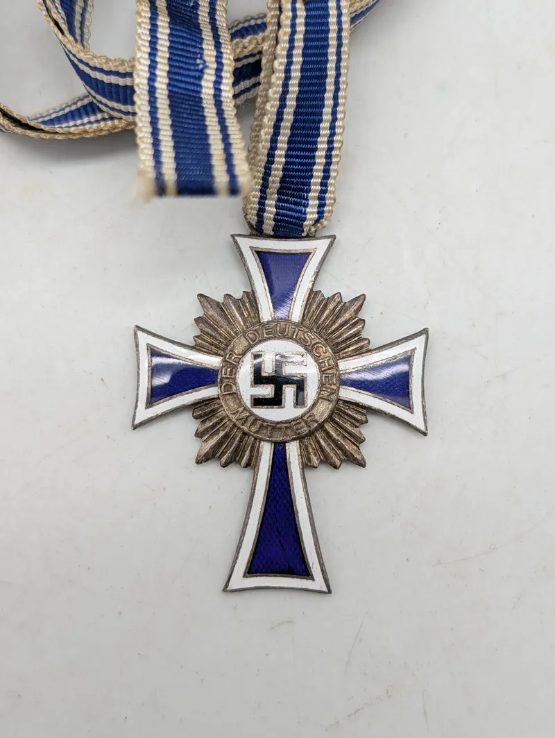 Tysk Moderskors (Mutterkreuz) i Sølv med originalt bånd
