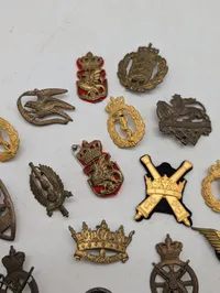 Samling af danske militære emblemer 