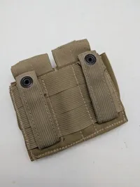 Militær Dobbelt Magasinlomme i Coyote Brown med Spænder