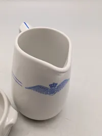 Dansk Militær Porcelæn, Flødekande og Sukkerskål med Flyvervåbnets Logo