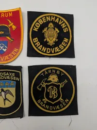 Samling af 7 danske brandvæsen- og ambulance-stofmærker