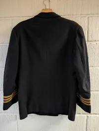 Dansk Marine officer med  Pilotvinger og Guldknapper