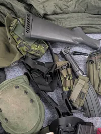 Stor samling af Airsoft udstyr og militærtilbehør