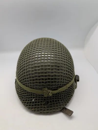 Dansk Militær M1 Stålhjelm med Camouflage Net og Elastikbånd