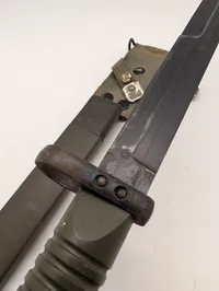 Militær bajonet med skede 