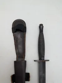 Fairbairn-Sykes Fighting Knife, 3. mønster med læderskede