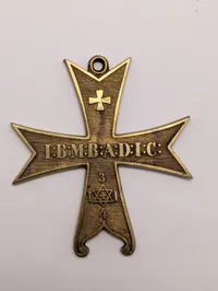 Frimurerisk Malteserkors Medaljon med 'I.B.M.B.A.D.I.C.' Indskrift