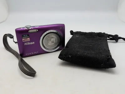 Nikon Coolpix S3300 digitalt kompaktkamera i lilla med taske