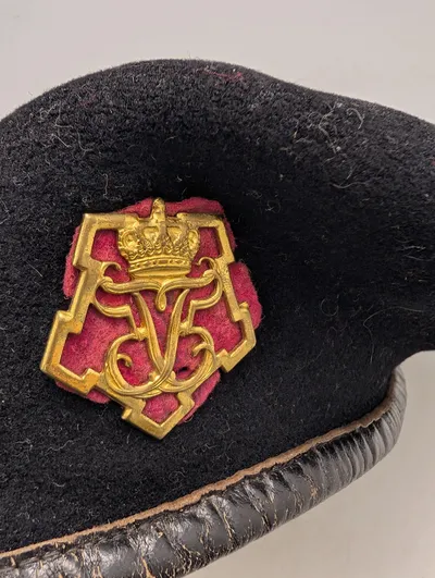 Danske Livregiment Baret med Forgyldt Emblem